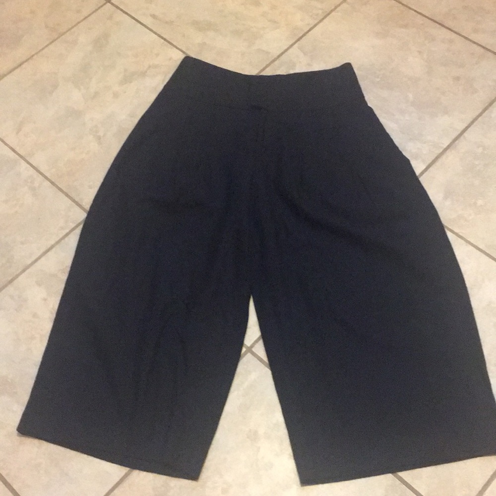 Women’s Wide Legged Cropped Pants!